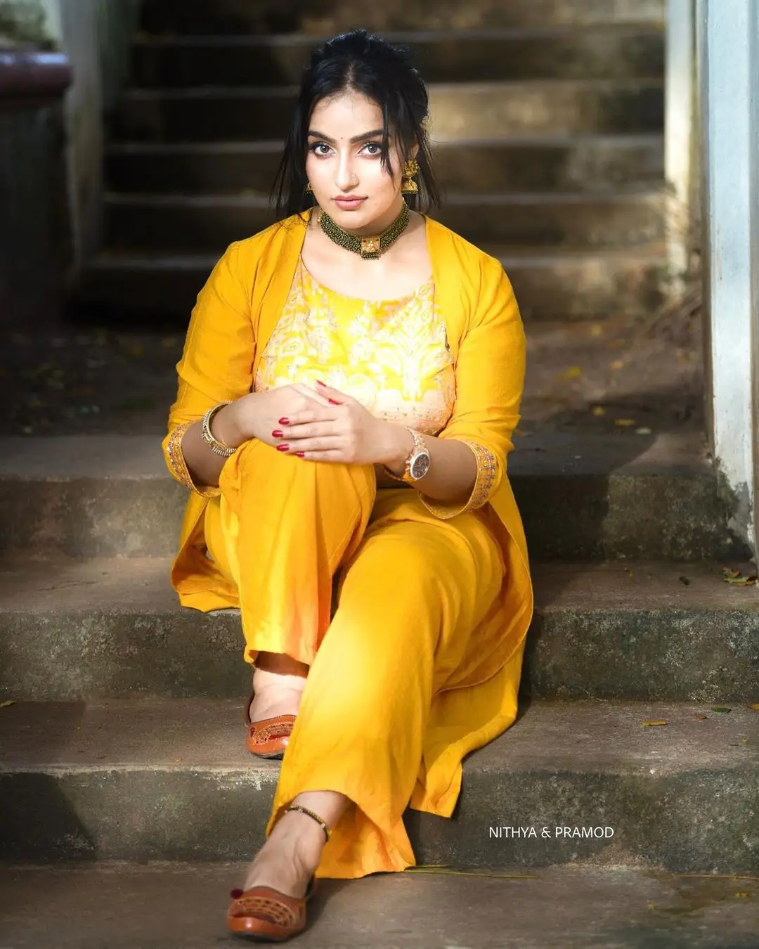 MALAVIKA MENON IN SOUTH INDIAN TRADITIONAL YELLOW DRESS 3